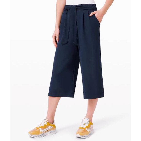 lululemon athletica Pants - Lululemon Noir Crop Pants